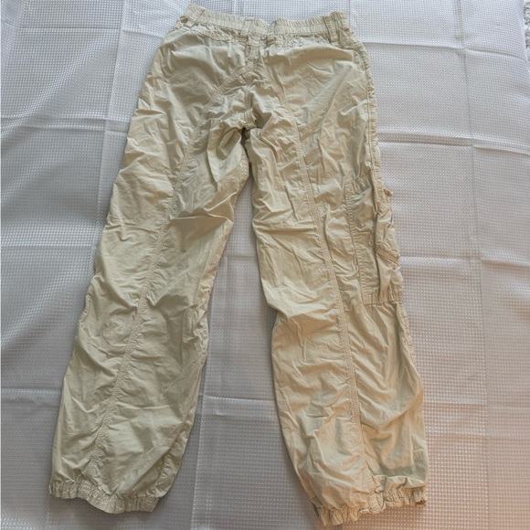BDG Low Rise Cargo Pants in Ecru - Picture 4 of 4
